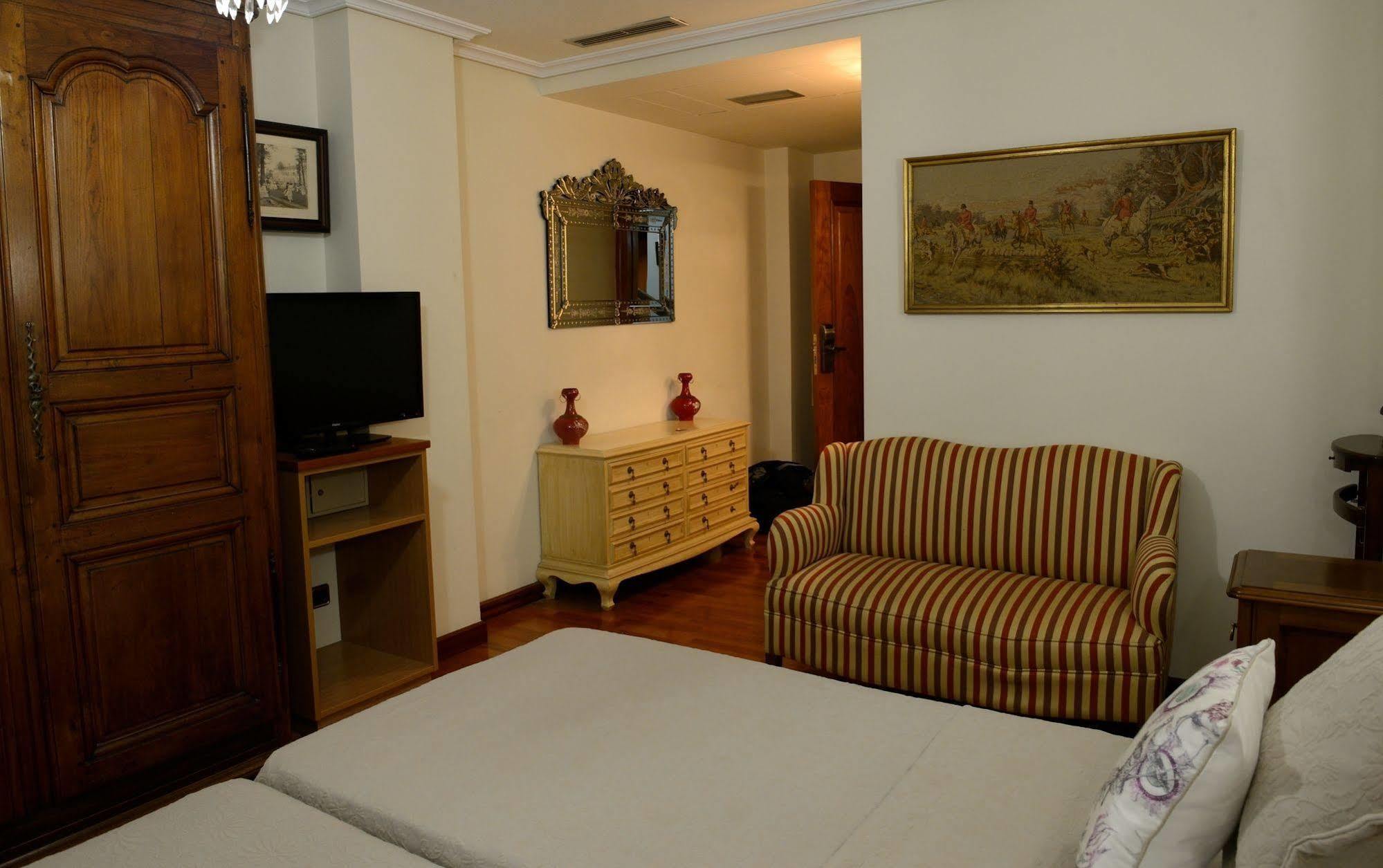 Hostal Arriazu Pamplona Exterior foto